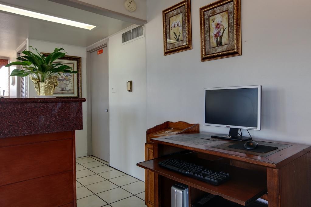 Americas Best Value Inn Ювалде Удобства фото